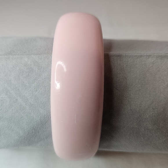 Vintage Bubblegum Pink Solid Statement Bangle 80s-90s GUC Sz 8.25" Width 0.78" - Picture 1 of 1